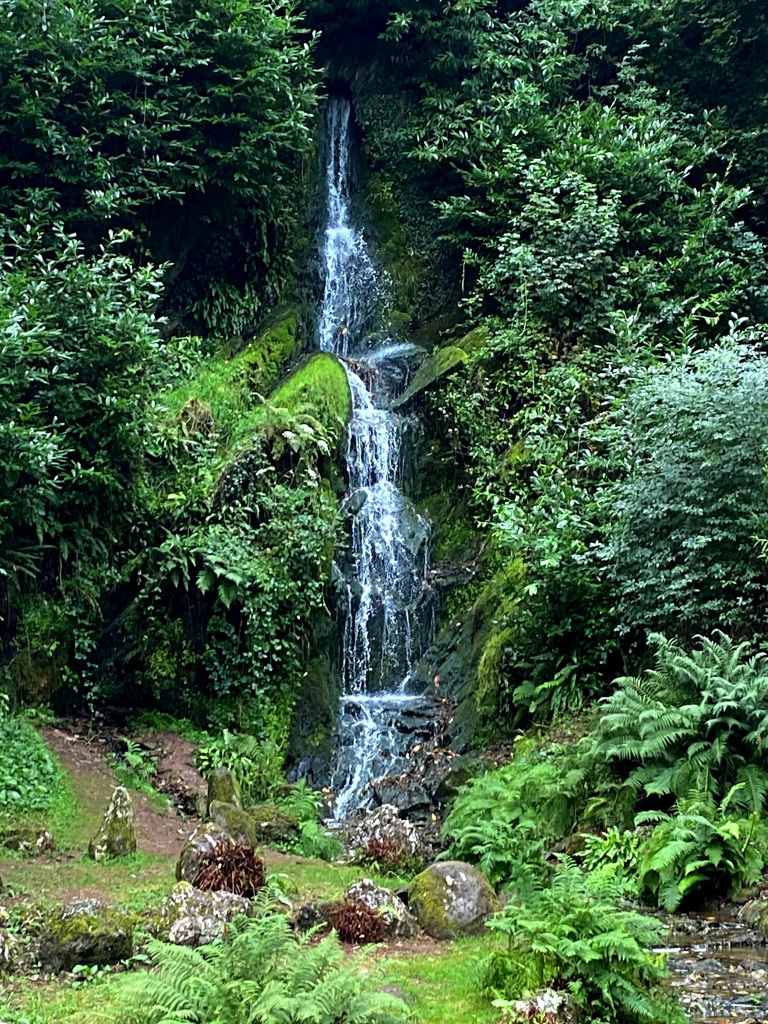 Wodospad w części krajobrazowej ogrodu Hestercombe