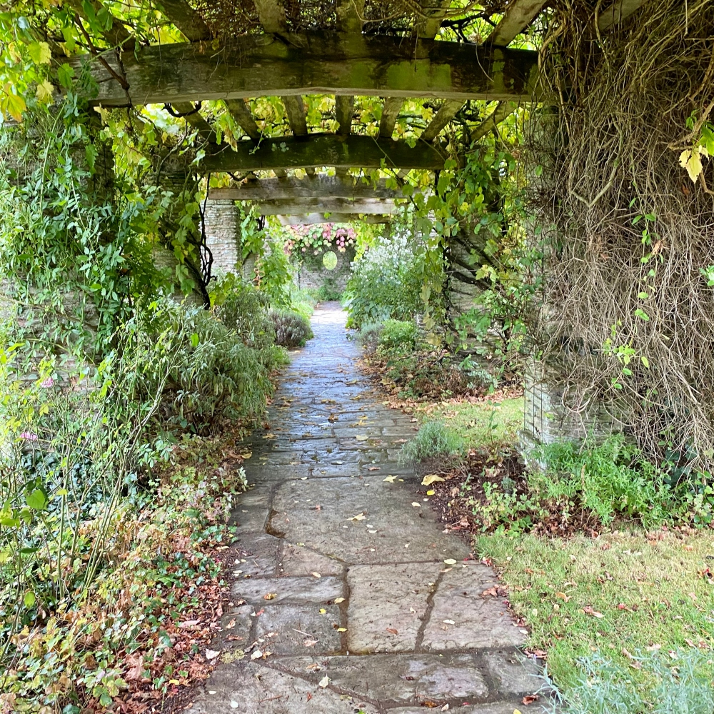 Pergola w Hestercombe garden.